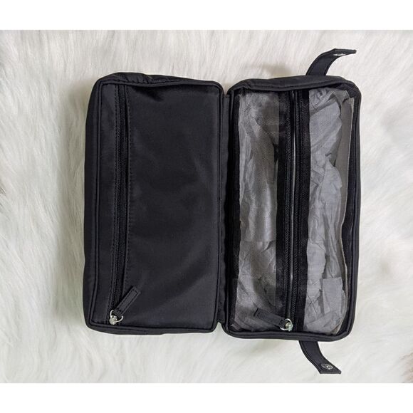 💯 Dior Parfums NWOT VIP Unisex Travel Toiletry Bag in Black Nylon. - Picture 3 of 7